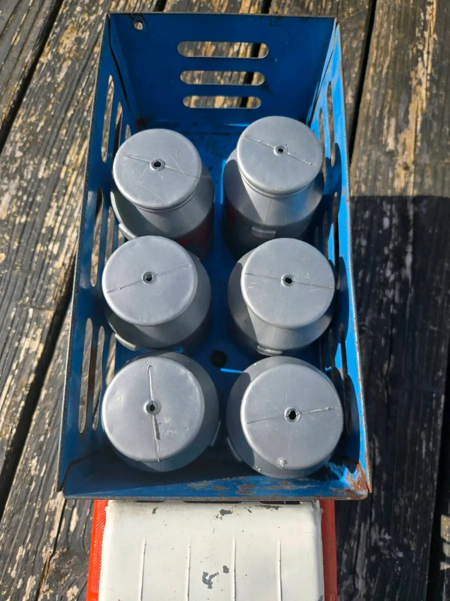 Triang pressed steel Milk lorry - Image 2