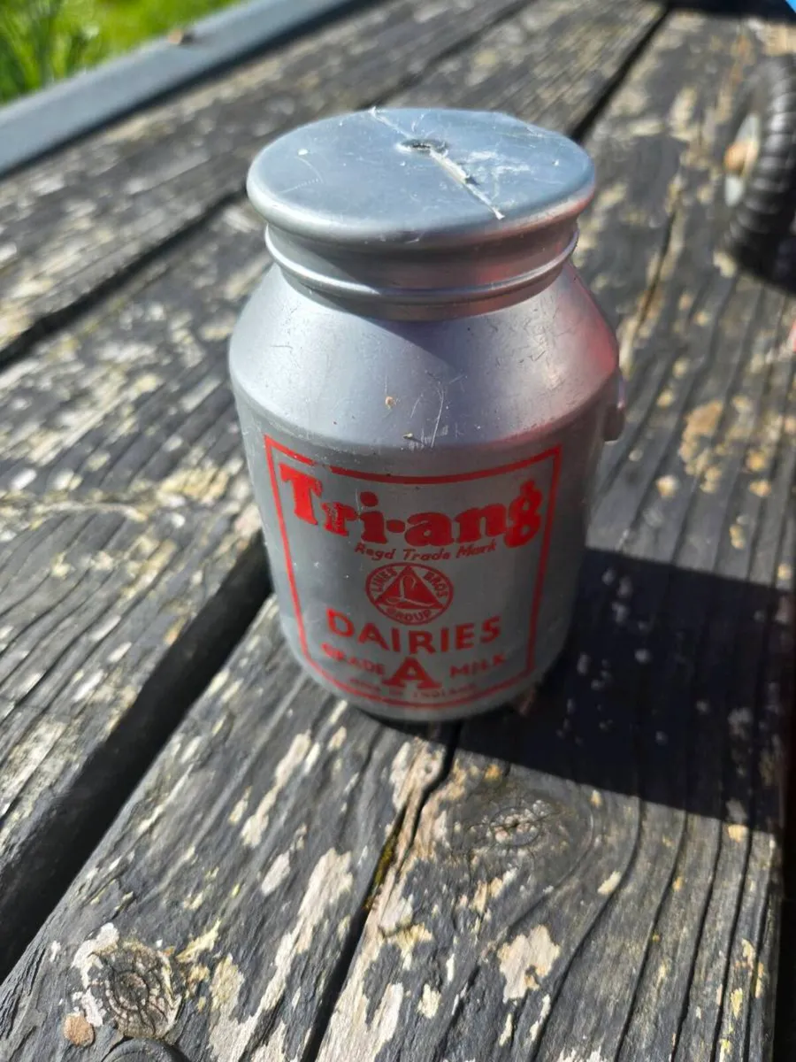 Triang pressed steel Milk lorry - Image 3