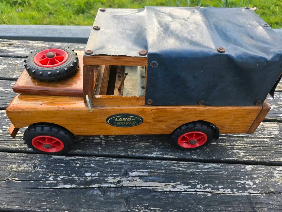 Scratch made detailed replica of jeep - Image 1