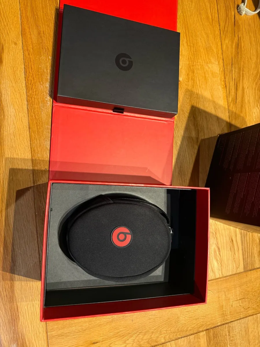 Beats headphones - Image 3