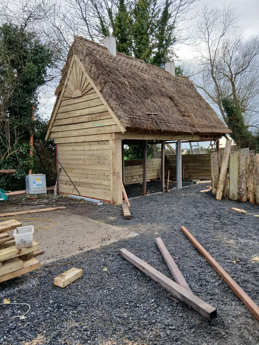 Tatched room - Image 4