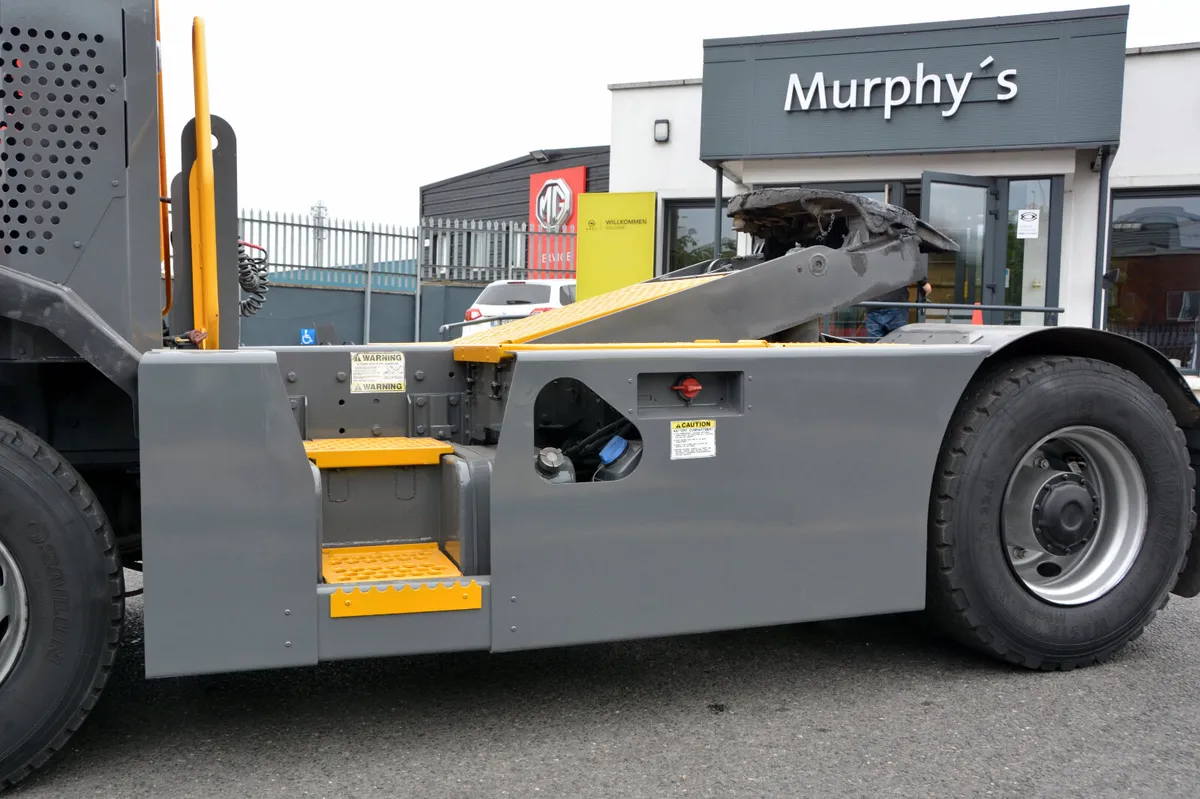 Kalmar Yard Shunter - SAFE trailer moving - Image 3