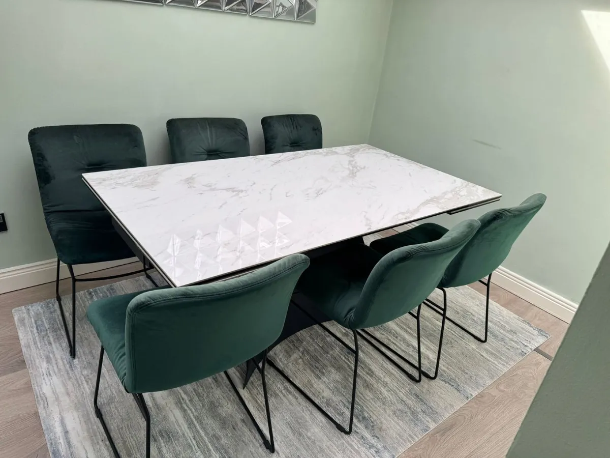 Extendable dining table with six chairs - Image 1