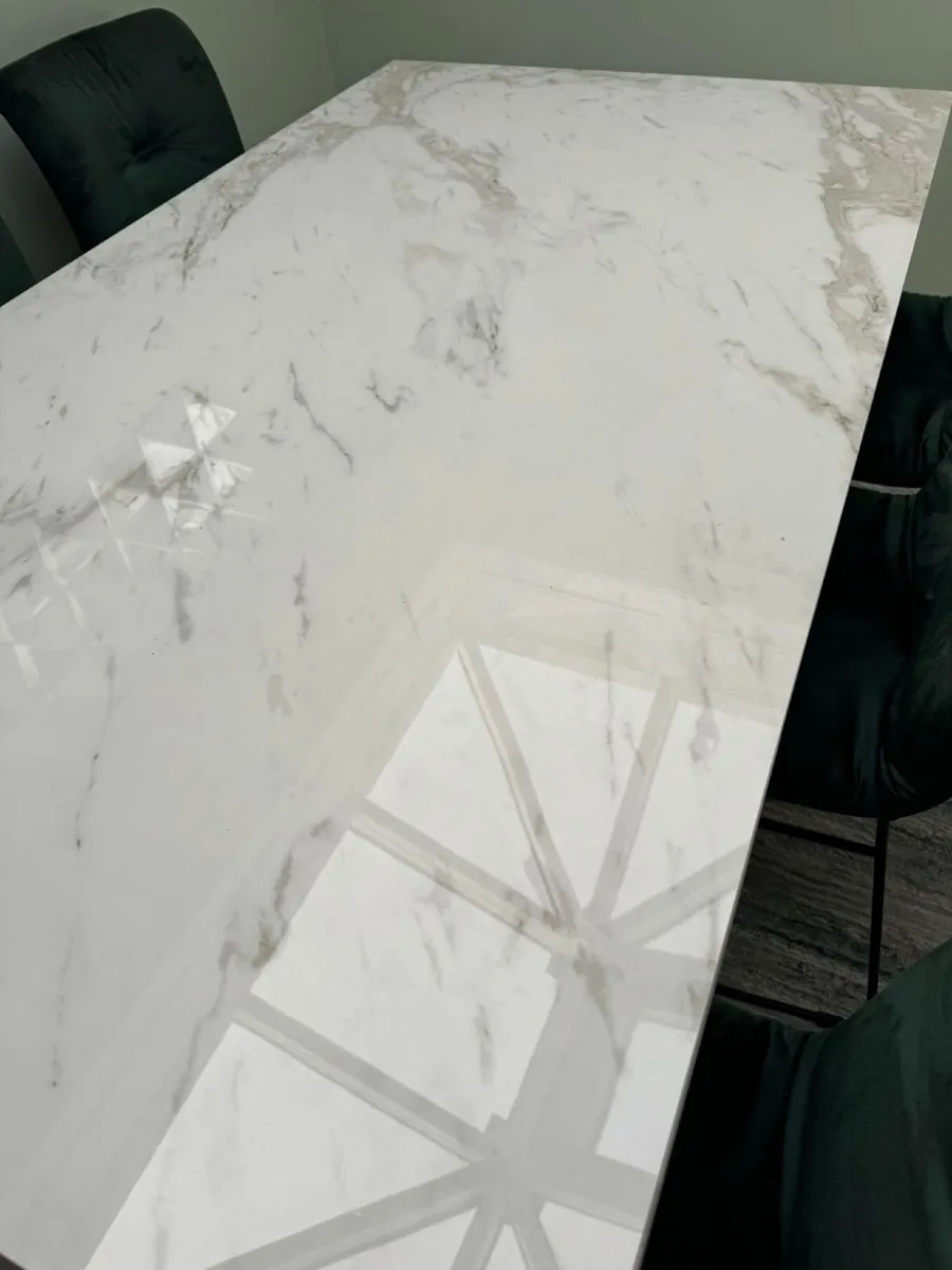 Extendable dining table with six chairs - Image 4