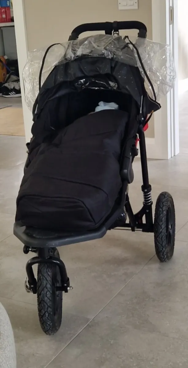 Out n about single nipper v4 - Image 1