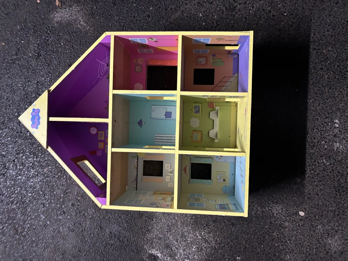 Peppa Pig Wooden Dolls House + Accessories - Image 1