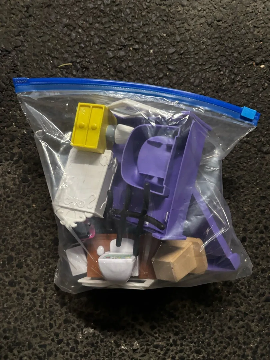 Peppa Pig Wooden Dolls House + Accessories - Image 4