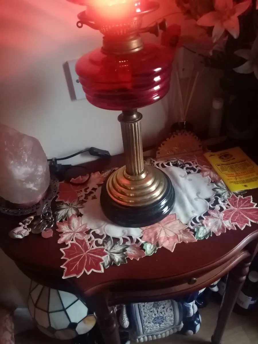 Vintage oil Lamp, 3ft High pedestal - Image 4