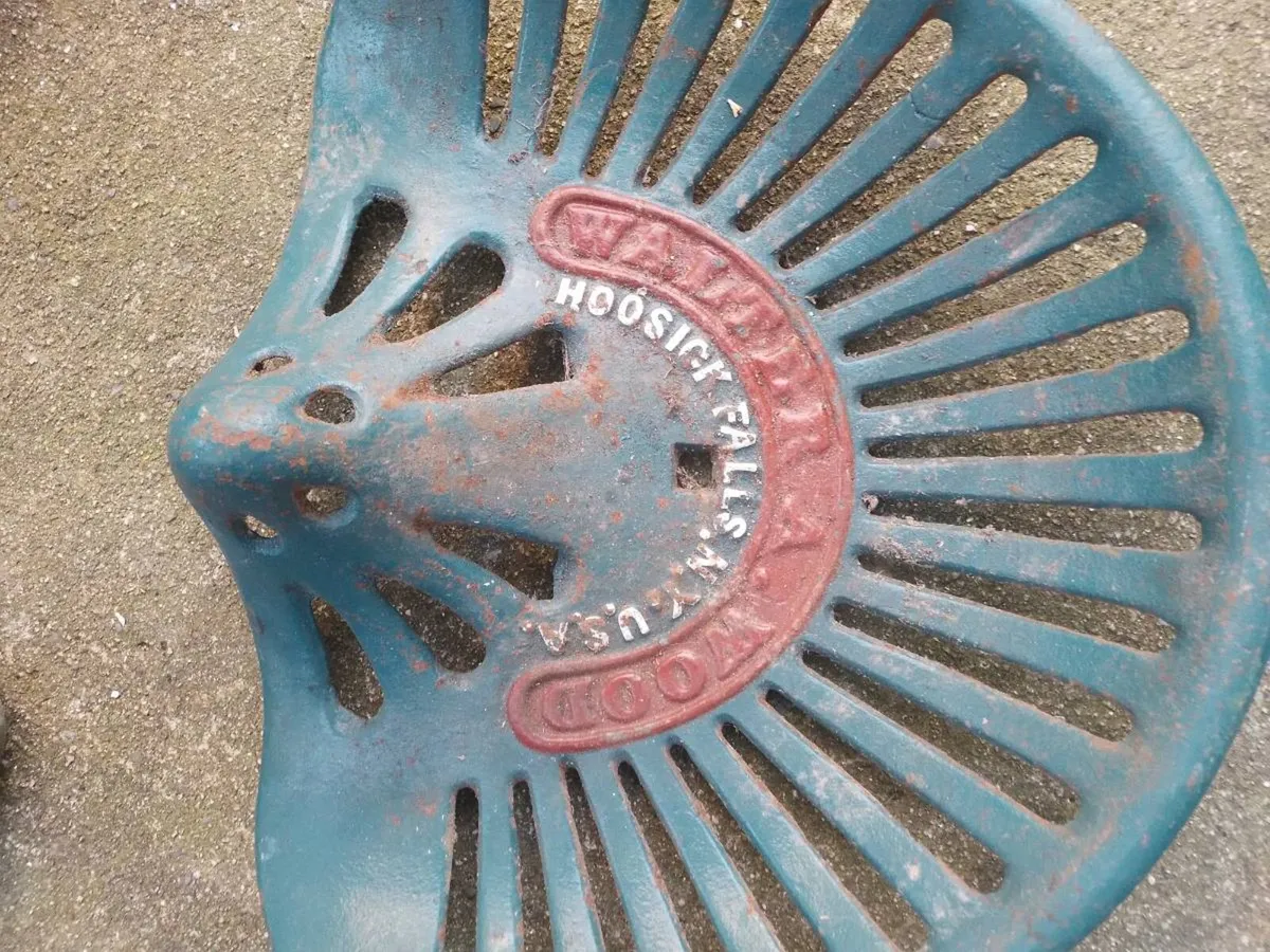 Old cast iron seat - Image 3