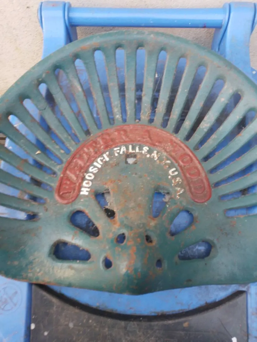 Old cast iron seat - Image 4