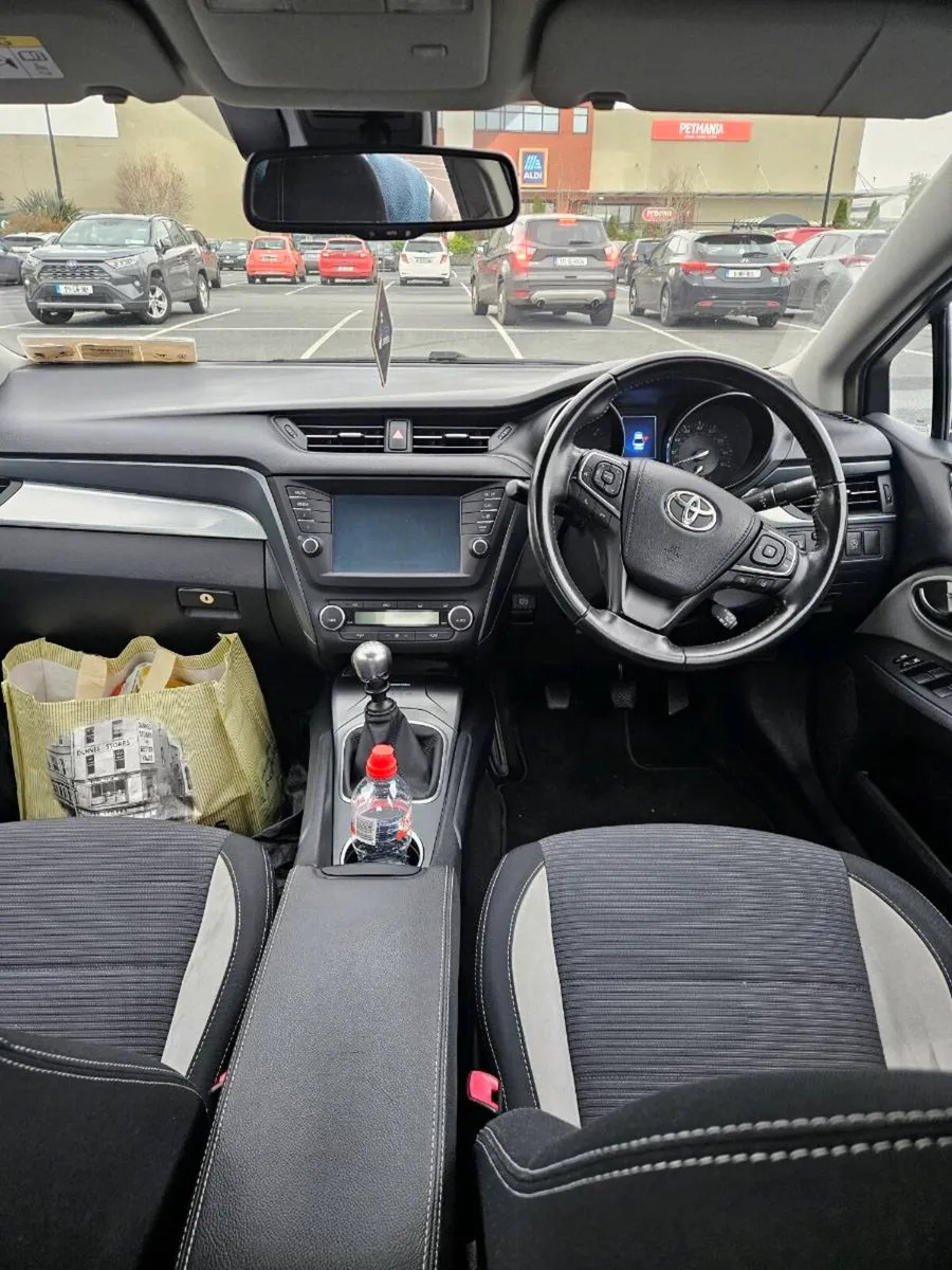 2017 Toyota Avensis 2.0 D4D Business Edition - Image 3