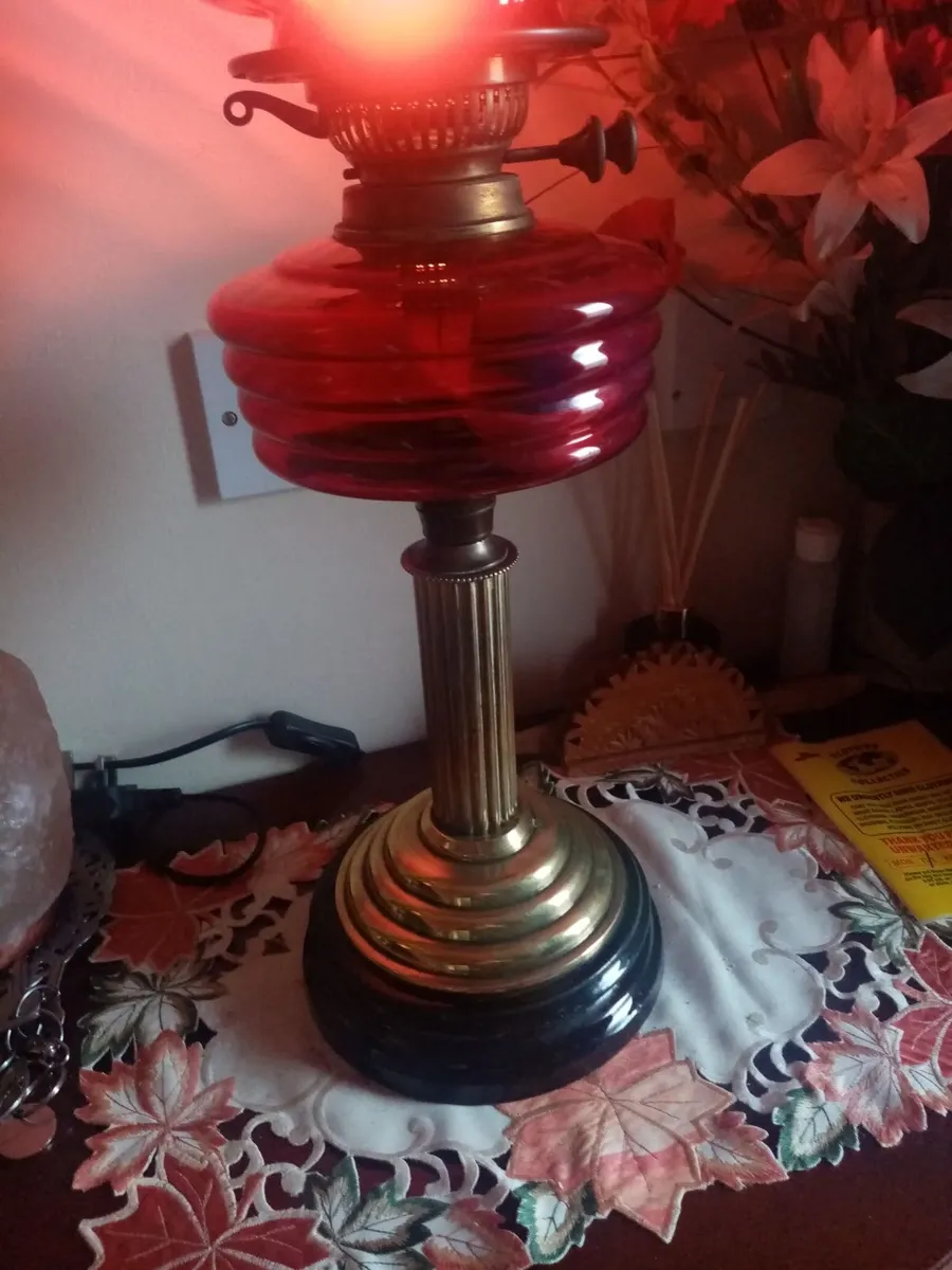 Vintage oil Lamp, 3ft High pedestal - Image 2