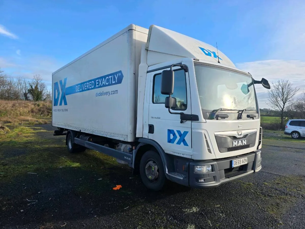 2019 MAN TGL 12 TON 190 6 SPEED MANUAL LOW KMS - Image 1