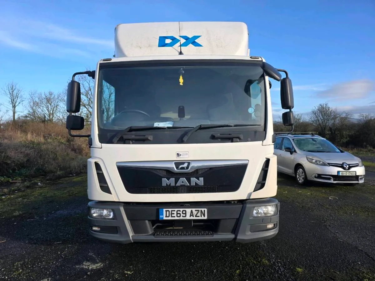 2019 MAN TGL 12 TON 190 6 SPEED MANUAL LOW KMS - Image 2