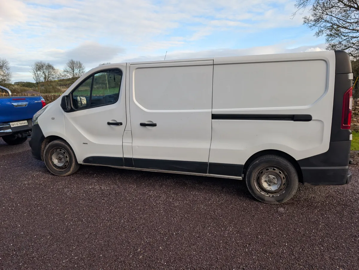Opel Vivaro 2015 - Image 1