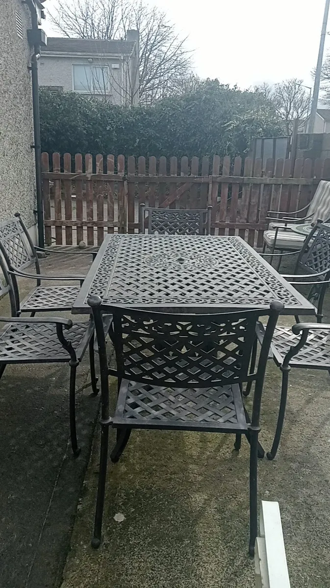 Garden furniture - Image 1