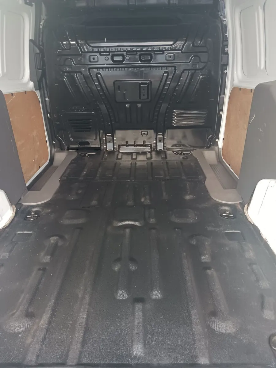 Ford Transit Connect - Image 4