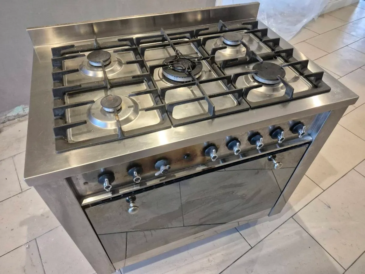 FREE electric oven and gas hob - Image 1