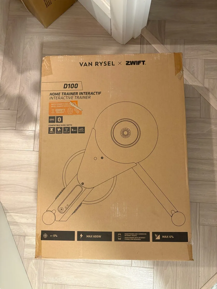 Van Rysel x Zwift D100 indoor trainer