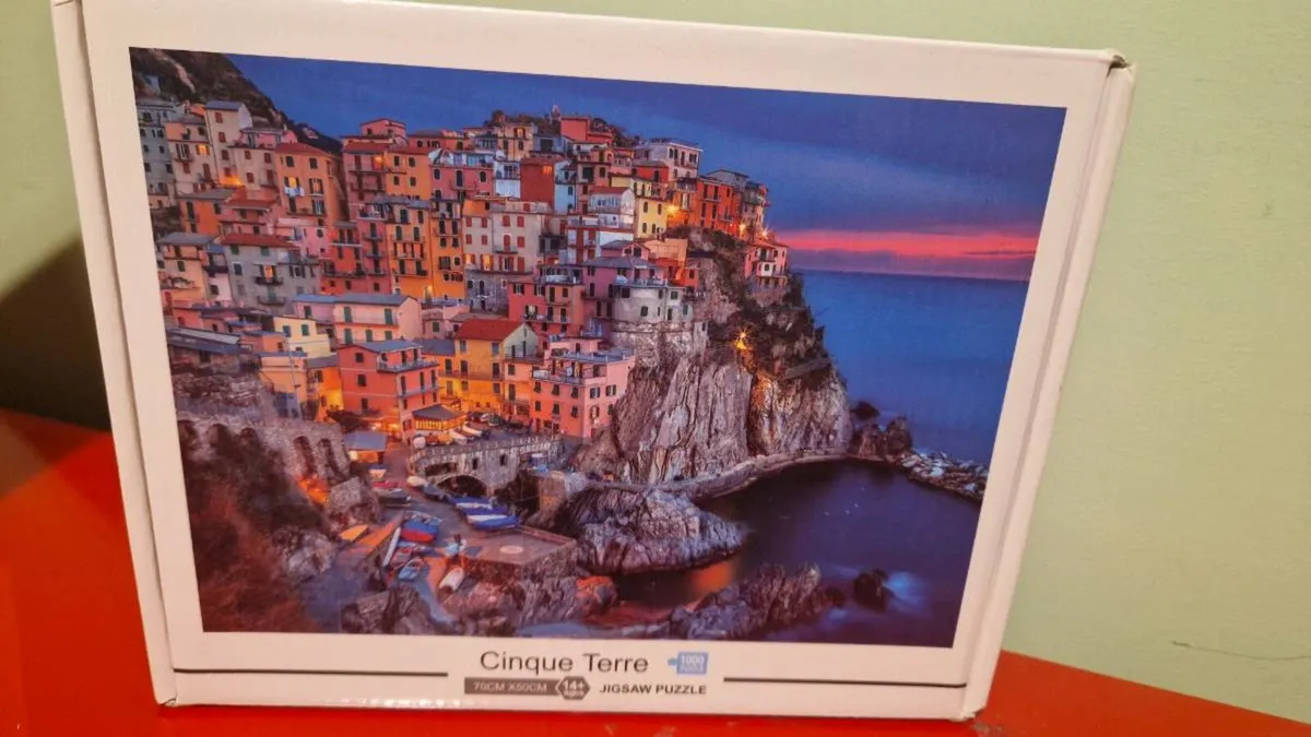 1000 piece jigsaw & mat - Image 1