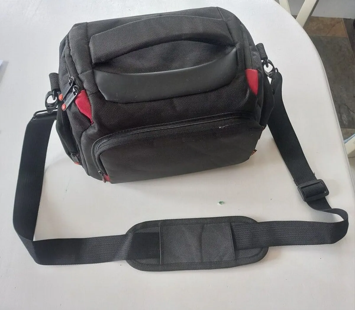 Canon EOS 2000D Body + 18-200mm IS kit - Image 4