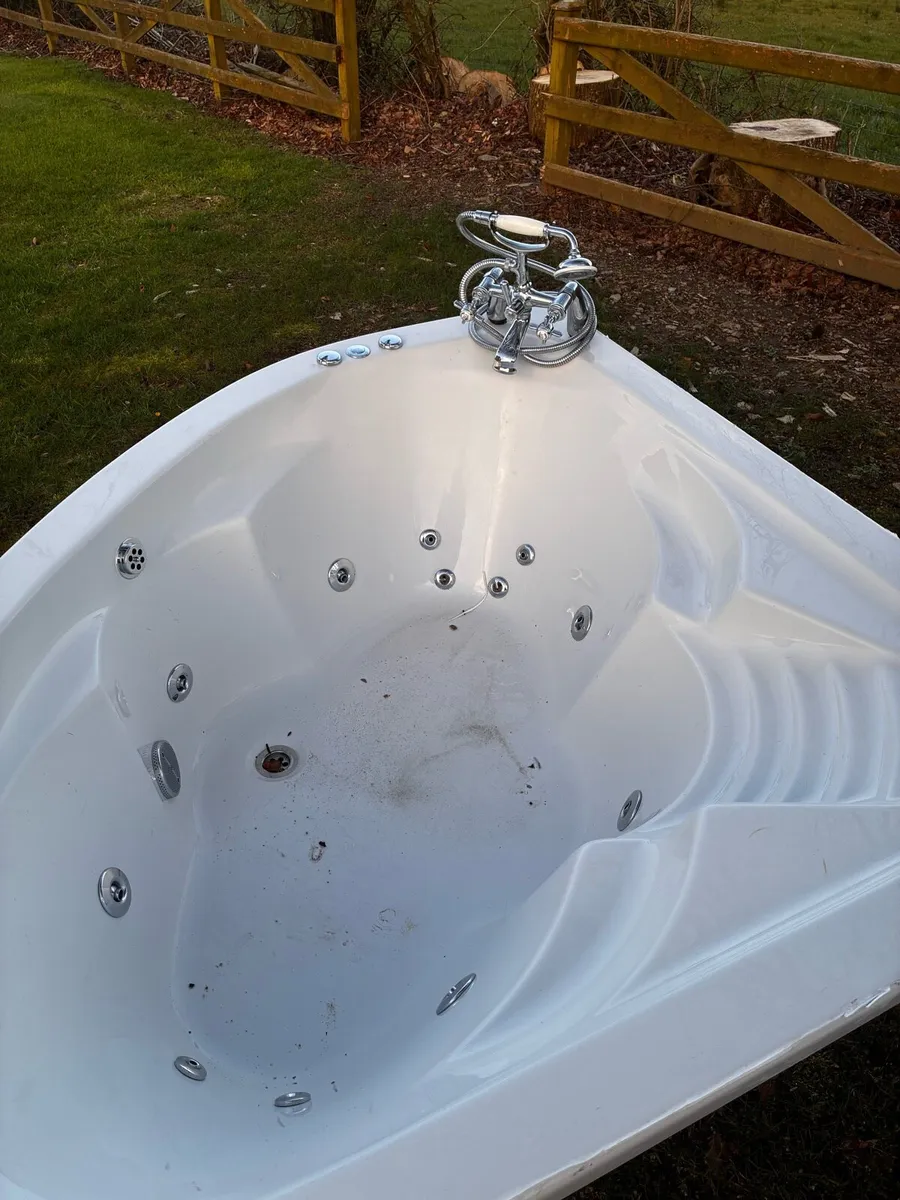 Jacuzzi Bath **FREE** - Image 4