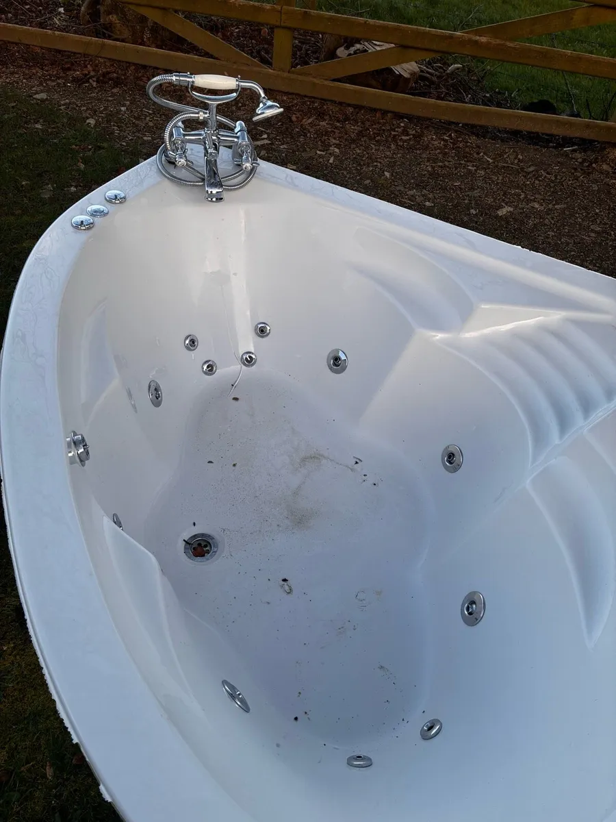 Jacuzzi Bath **FREE** - Image 1