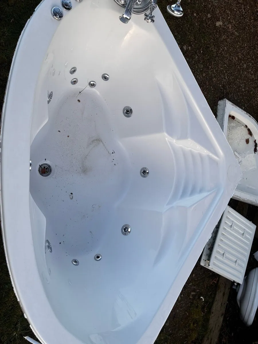 Jacuzzi Bath **FREE** - Image 2