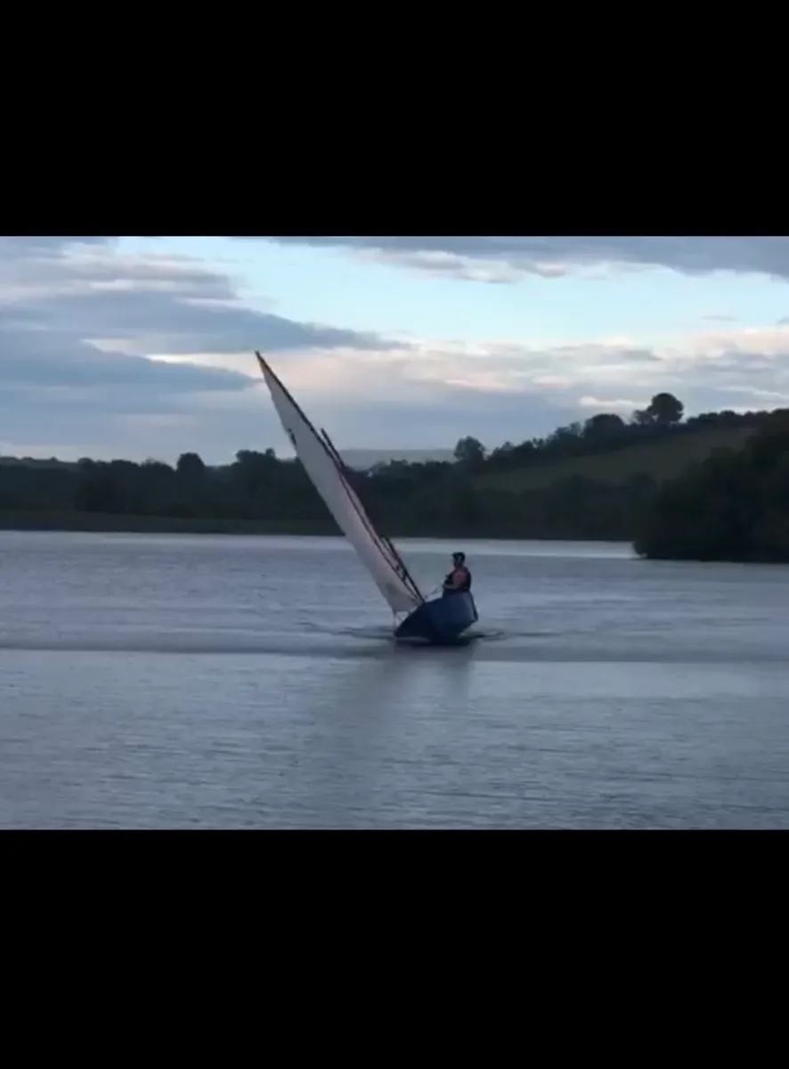 Heron Sailing Dinghy - Image 2