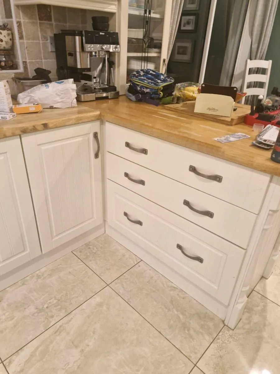 Kitchen units and appliances - Image 4