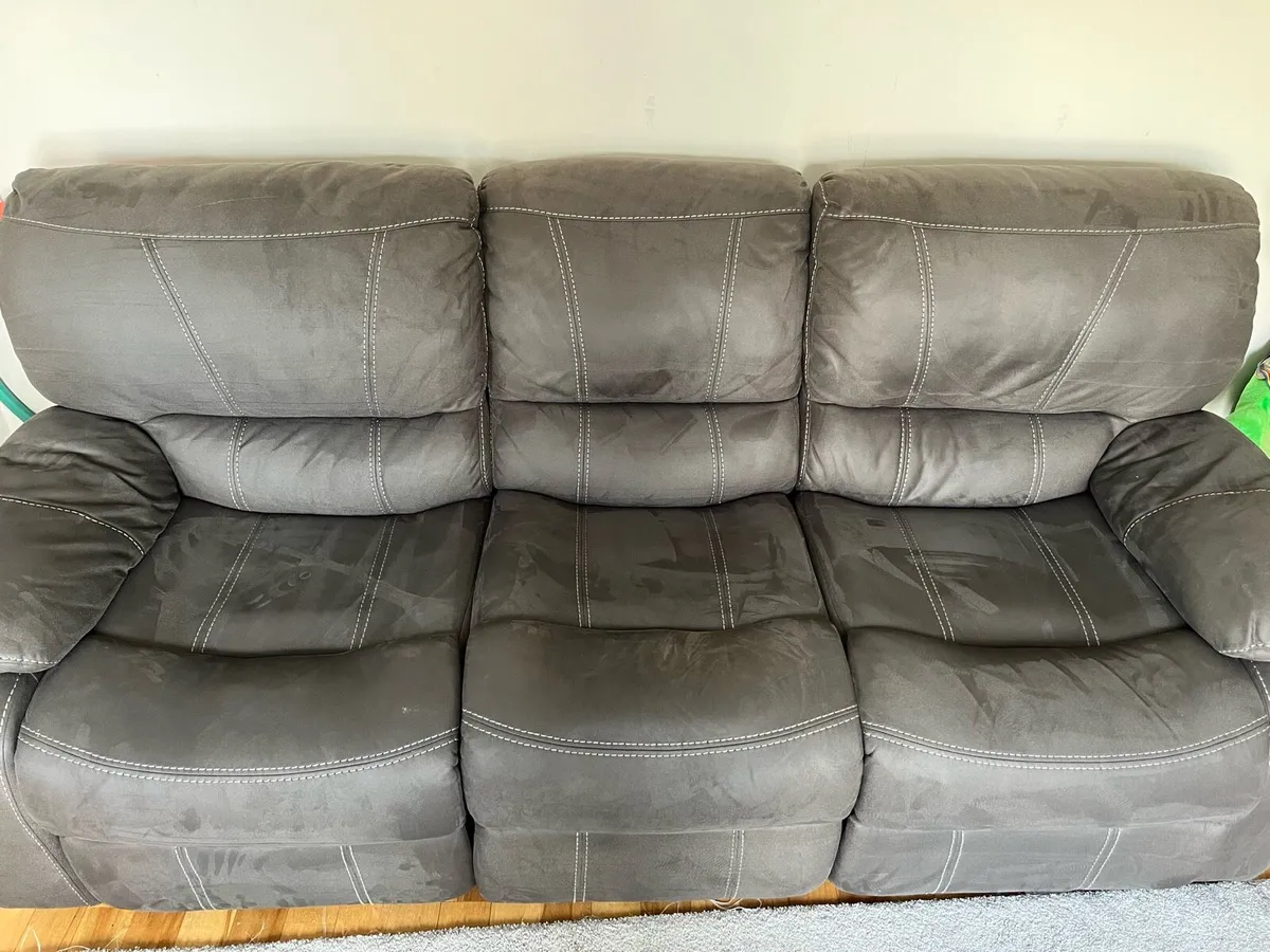 3 seater Reclinable Couch - Image 1
