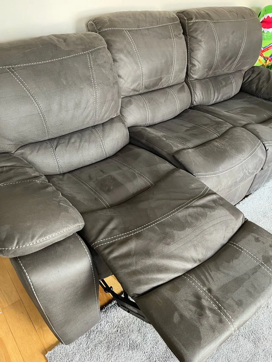 3 seater Reclinable Couch - Image 2
