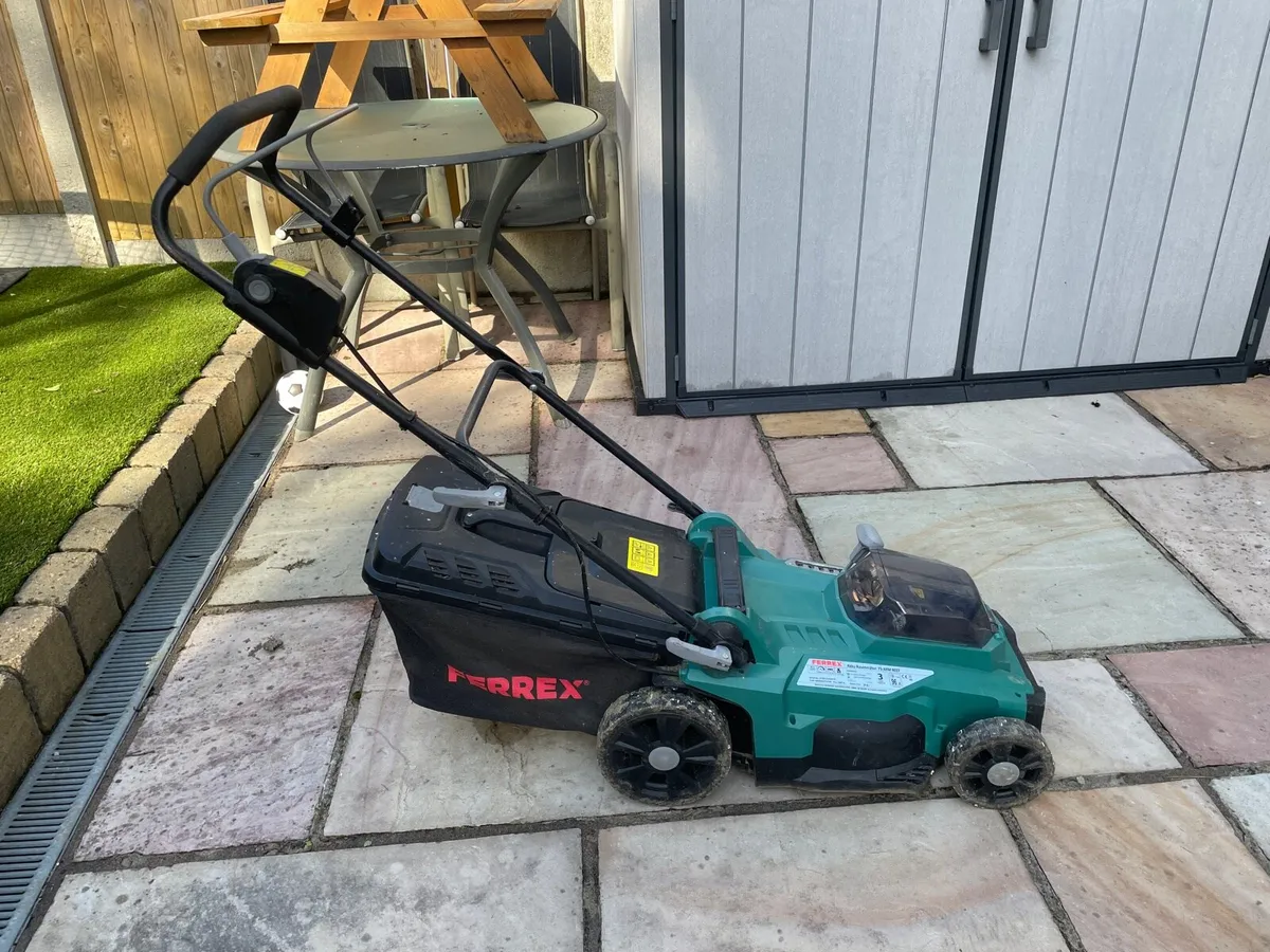 Ferrex Battery Lawnmower with 2 x 5Ah Batteries - Image 1
