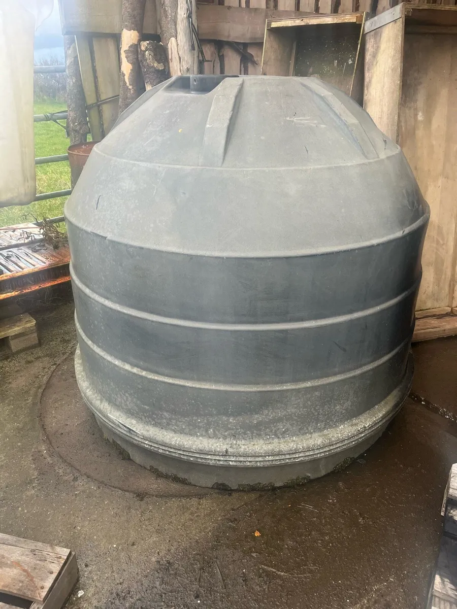 Oil tank