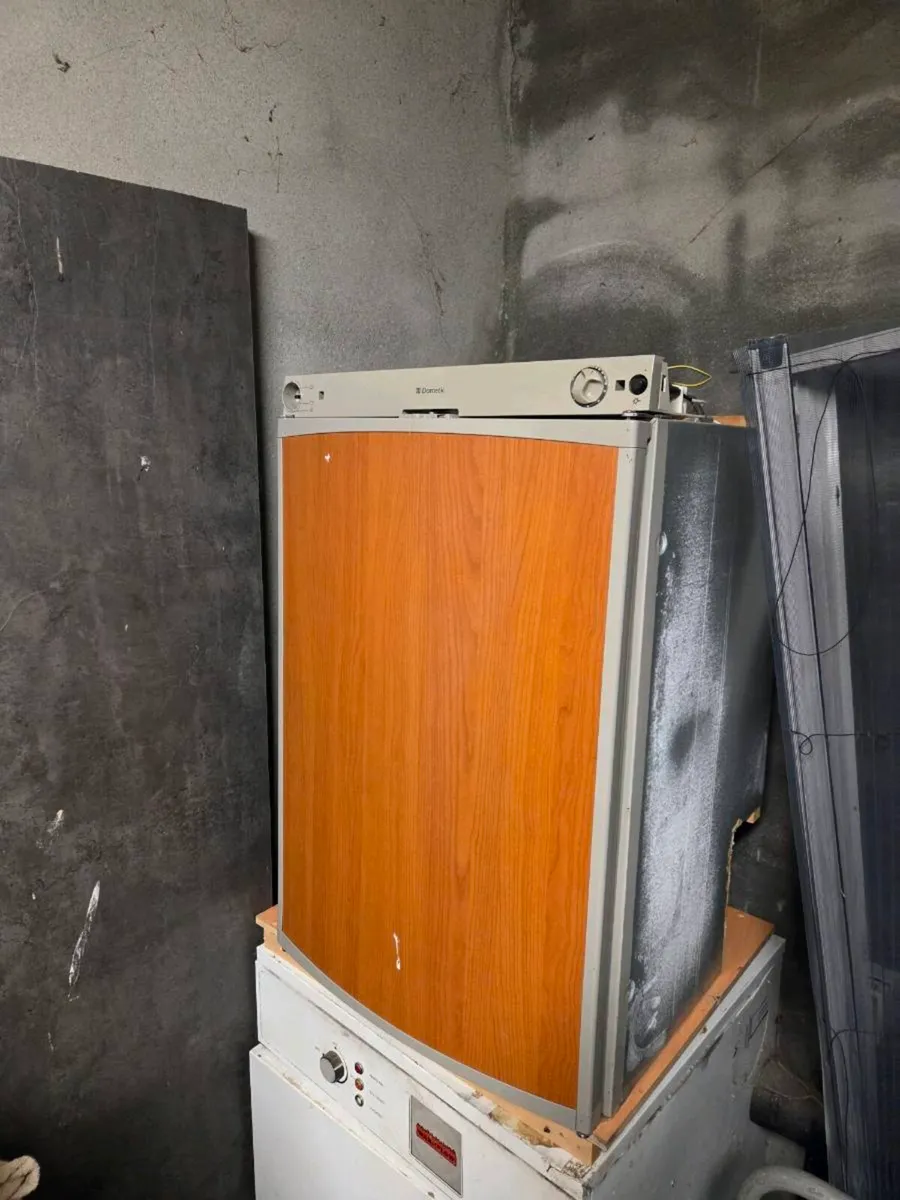 3 way fridge - Image 1