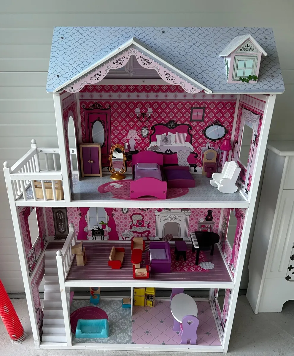 Doll’s House - Image 1