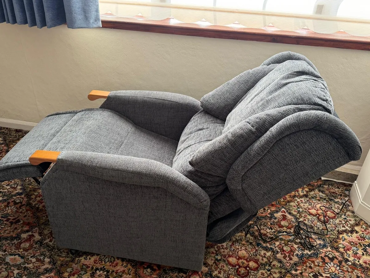 WILCARE Electric Reclining Chair/ Recliner - Image 3