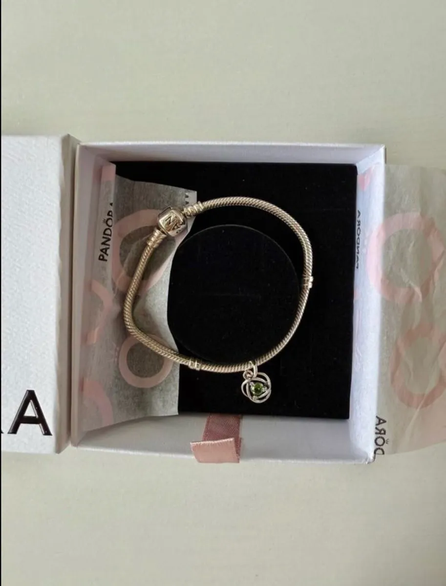 Brand new Pandora bracelet with green stone charm - Image 4