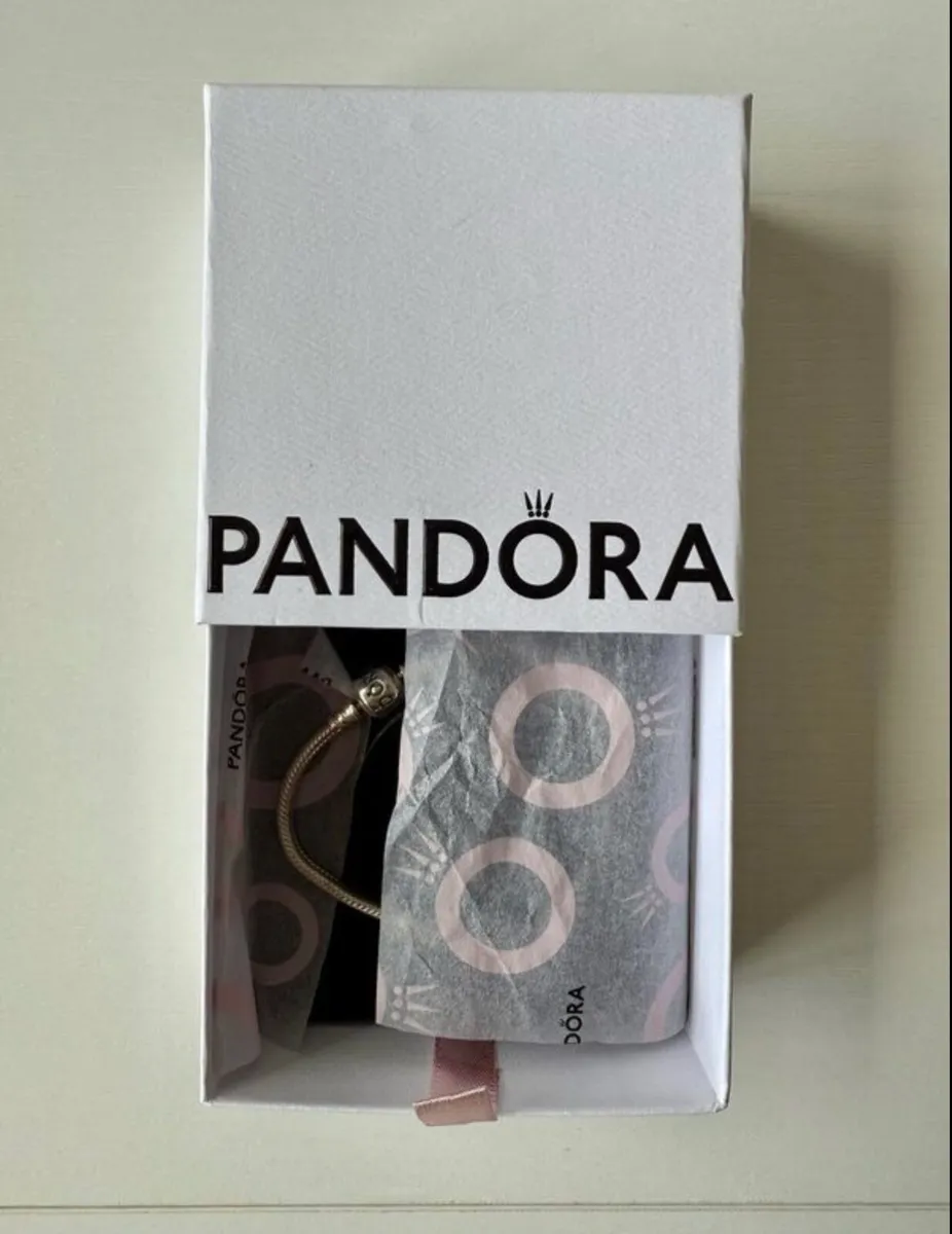 Brand new Pandora bracelet with green stone charm - Image 2