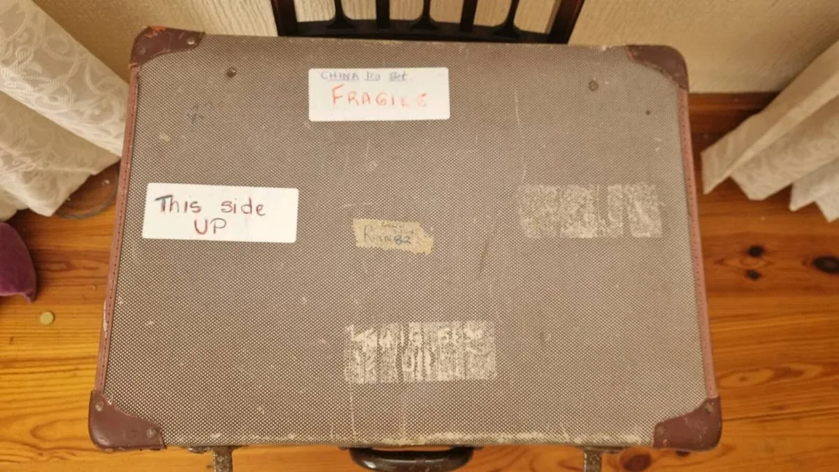 Vintage 1950s Suitcase - Image 3