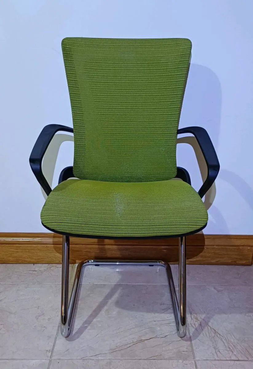 Lii Meeting Room Chair - Cantilever Base - Image 2