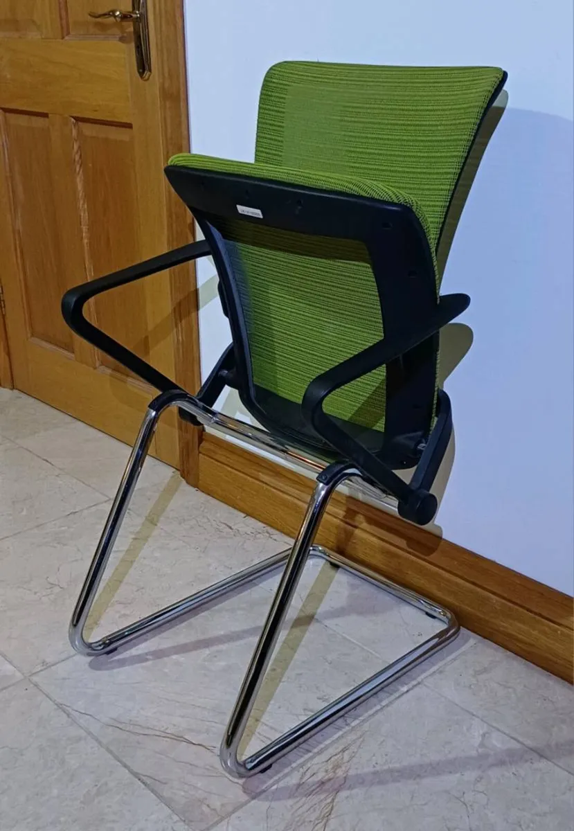 Lii Meeting Room Chair - Cantilever Base - Image 4