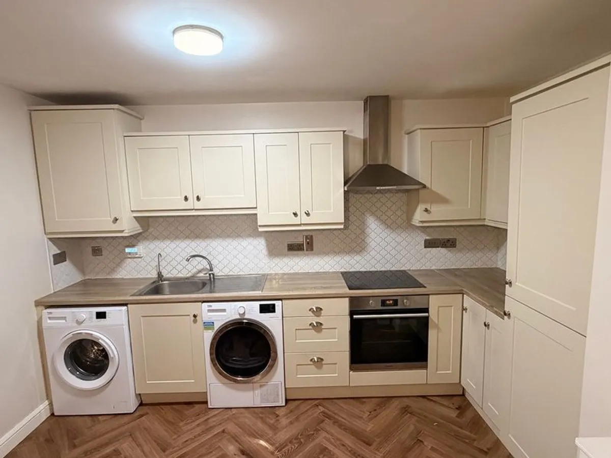 Full Kitchen - Image 1