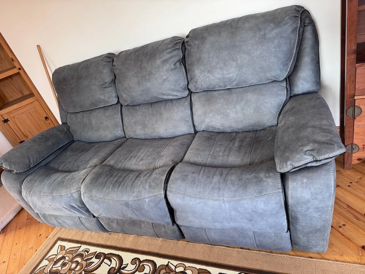 3 seater electric recliner sofa - Image 1