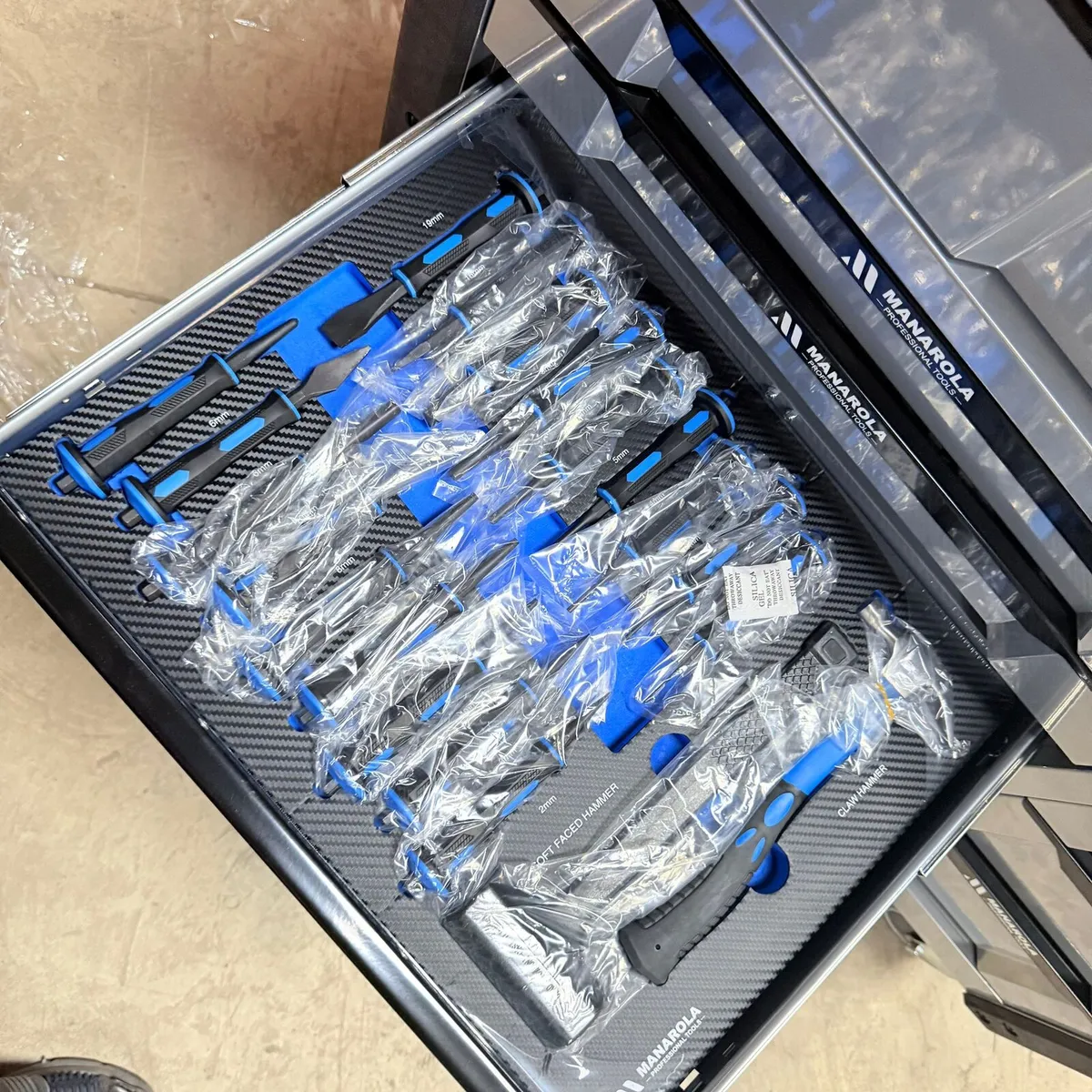 Manarola 12 Drawer Toolchest With Tools With Stain - Image 4