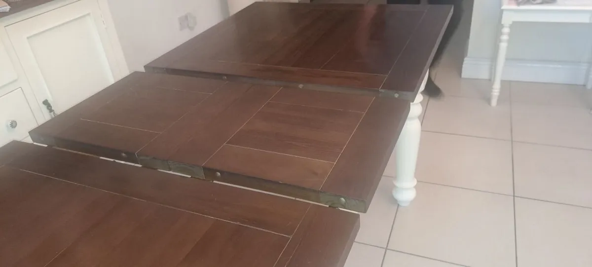 Table and Chairs - Image 4