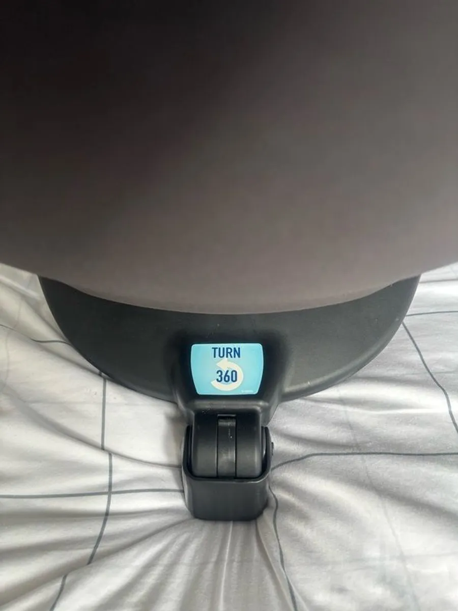 Grace 360 car seat (no inserts) - Image 3