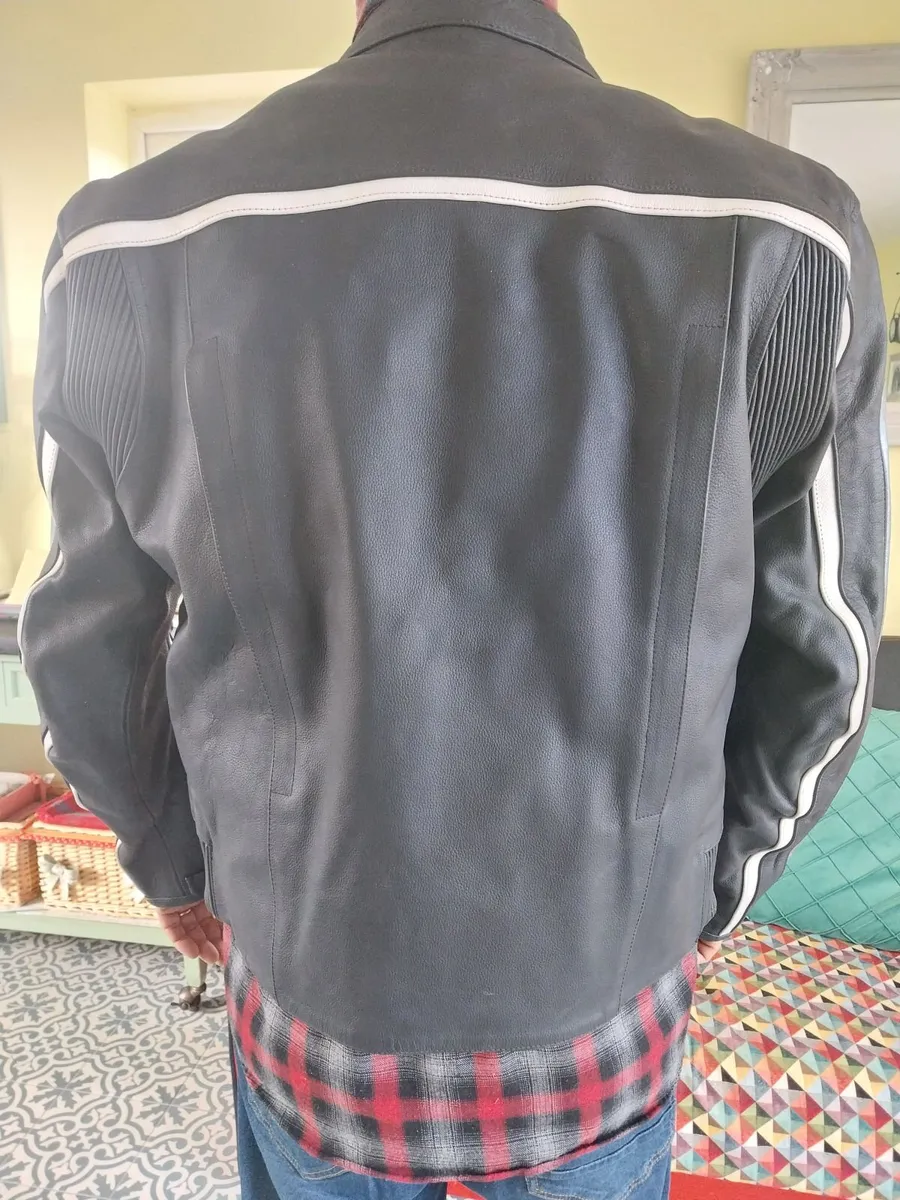 Almost new leather bike jacket - Image 2
