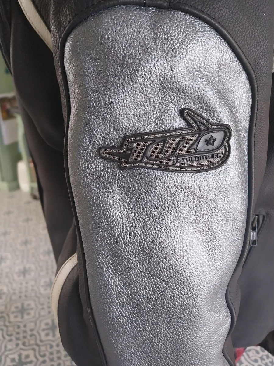 Almost new leather bike jacket - Image 4