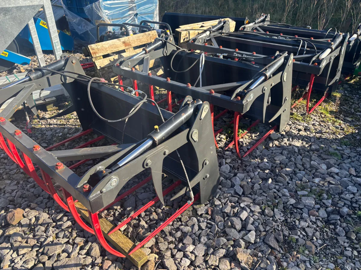Tractor loader Grabs - Image 2
